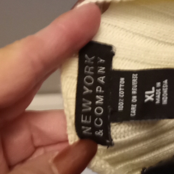 New York and Company XL off white sweater - Picture 3 of 3